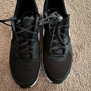 Nike Men's Black and White Sneakers